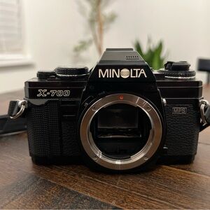 Minolta X-700 SLR Film Camera Body X700 Black Great Shape! EUC